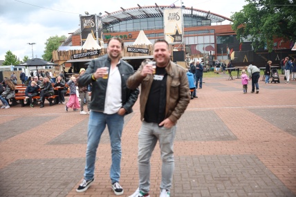 BEZOEKERS