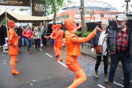 BEZOEKERS