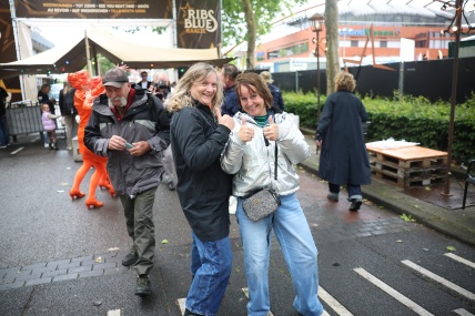 BEZOEKERS