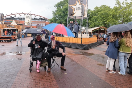 BEZOEKERS