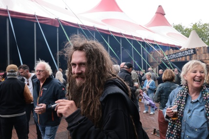 BEZOEKERS