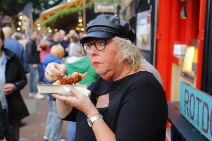 BEZOEKERS