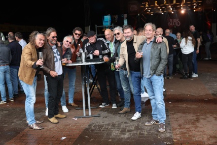 BEZOEKERS