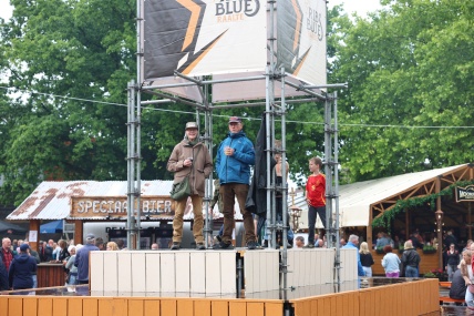 BEZOEKERS