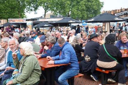 BEZOEKERS