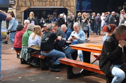 BEZOEKERS