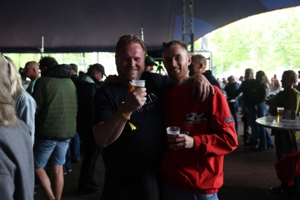 BEZOEKERS