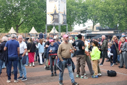 BEZOEKERS