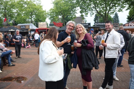 BEZOEKERS