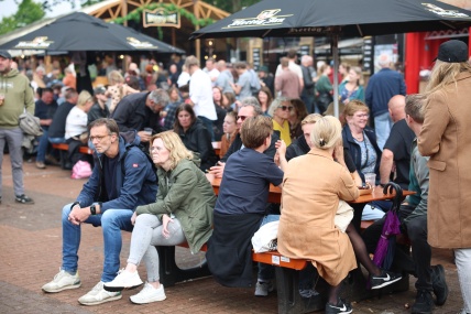 BEZOEKERS