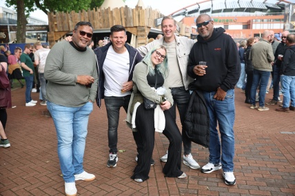 BEZOEKERS