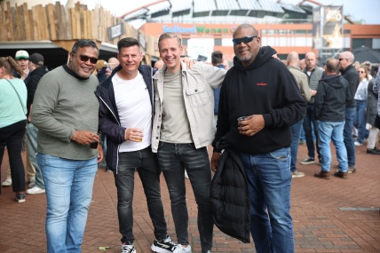 BEZOEKERS