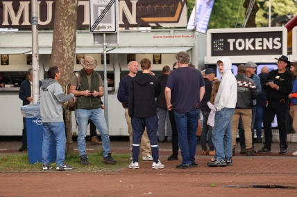 BEZOEKERS