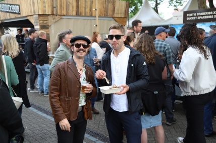 BEZOEKERS