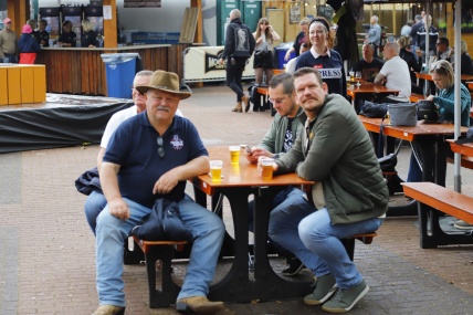 BEZOEKERS